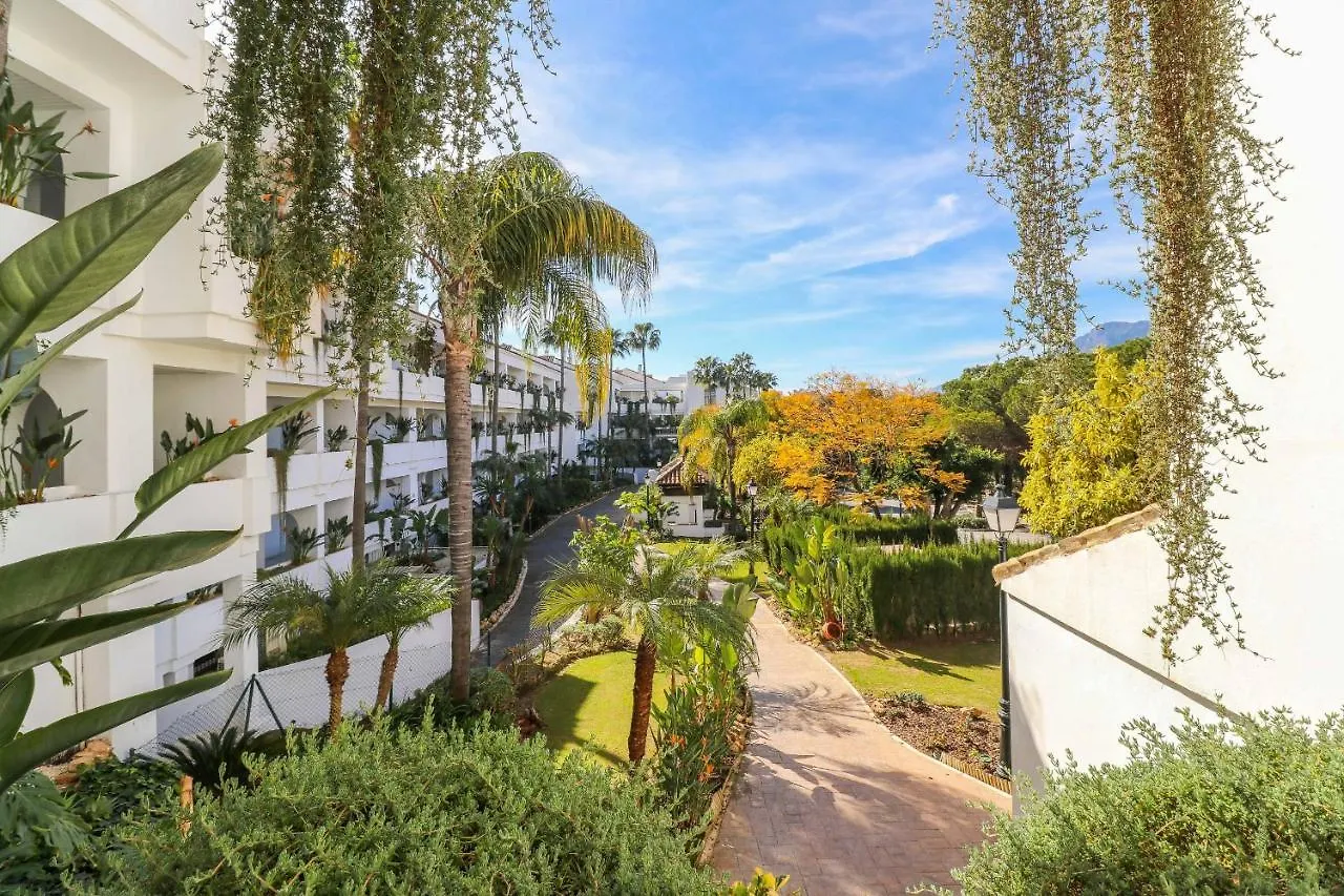 Bahia Real Marbella Apartment 0*,